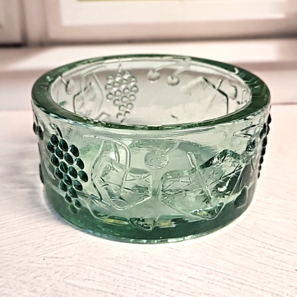 Vintage Green Glass Grapevine design multipurpose bowl trinket ashtray salsa